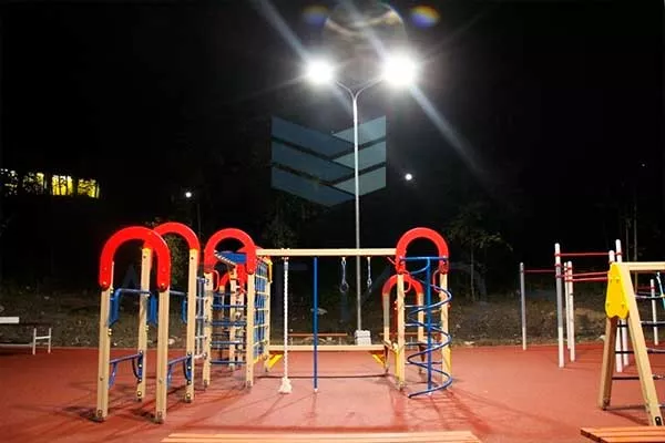 Монтаж освещения детских площадок и придомовых территорий